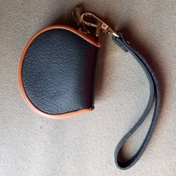 RARE! Vintage Dooney & Bourke AWL Black Big Duck Coin Purse Wristlet. - Picture 6 of 7